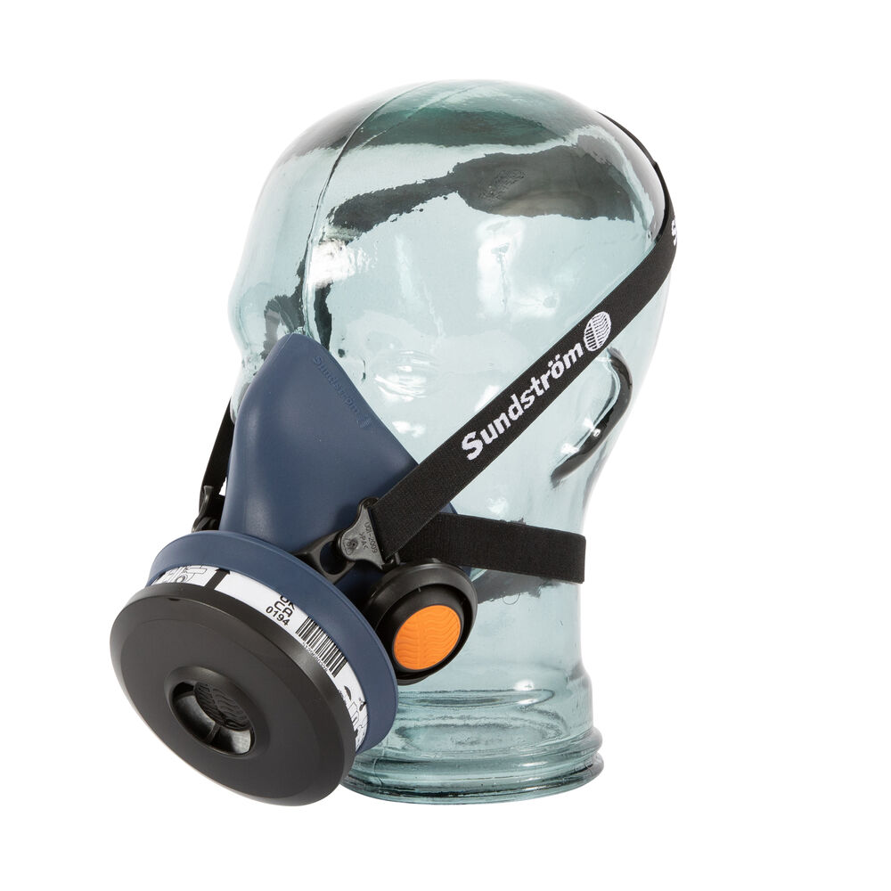 SUNDSTROM SR100 Respirator, M/L
