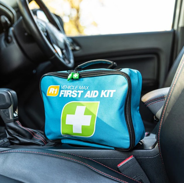 FASTAID FAR1V30 Vehicle First Aid Kit
